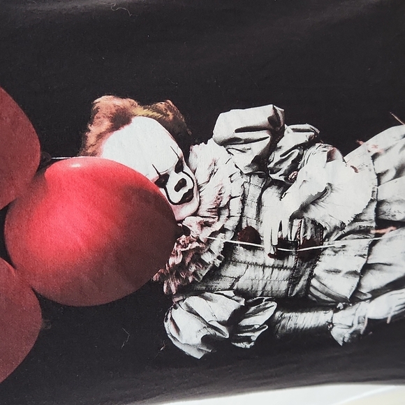 IT "You'll Float Too" T-Shirt - Picture 2 of 3